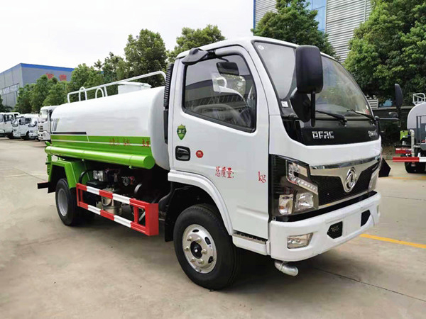 國(guó)六東風(fēng)小福瑞卡 5噸 灑水車(chē)