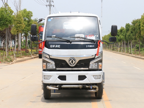 國六東風(fēng)小福瑞卡 藍(lán)牌 5噸 噴霧車