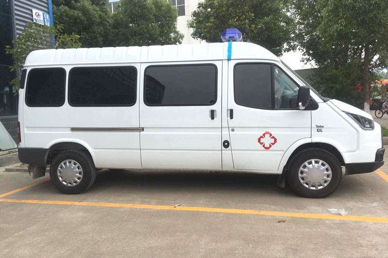 特順長軸汽油救護(hù)車